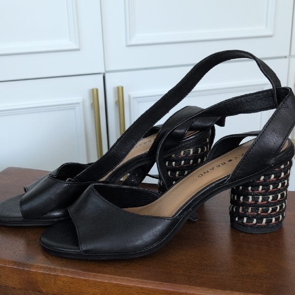 Lucky Brand Pernila Black Strappy Heels with Patterned Round Block Heel Size 9 - Picture 2 of 7